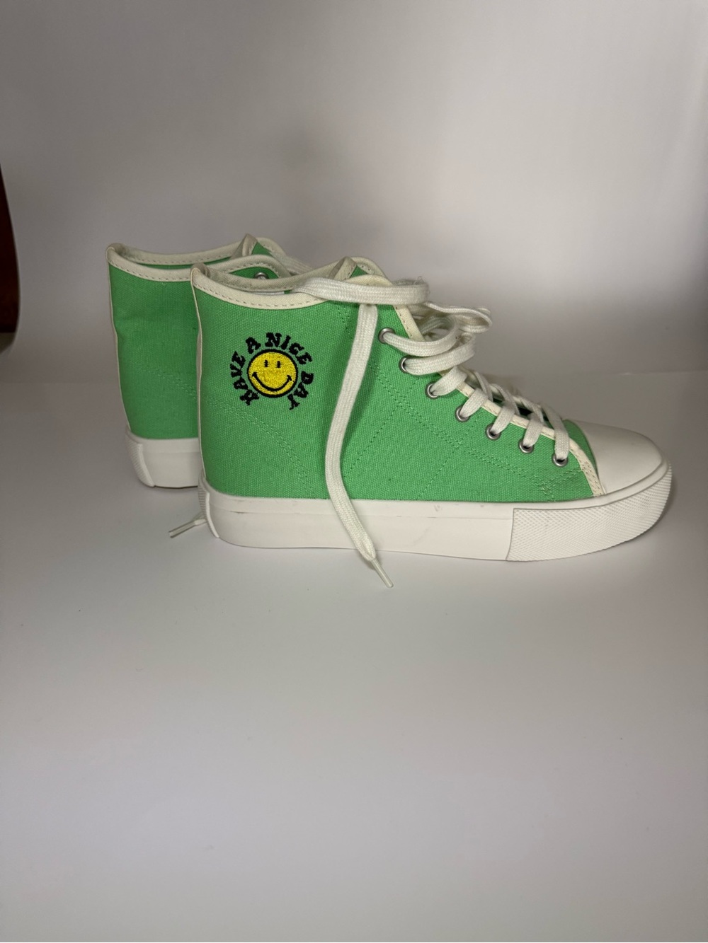 American Eagle Outfitters Green High-Top Sneakers with Smiley Patch Women’s 8.5